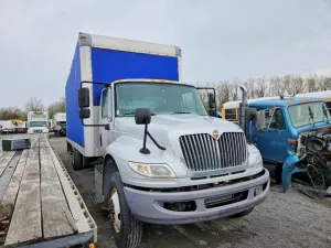 International DuraStar / 4000 6.7L 6 2016
