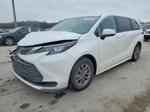 Toyota Sienna LE 2.5L 4 2025