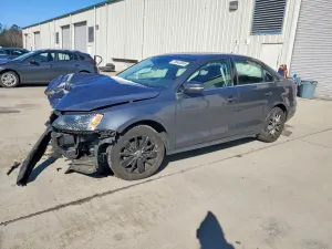 Volkswagen Jetta SE 1.4L 4 2016