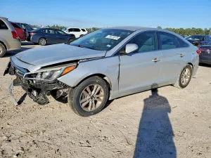 Hyundai Sonata SE 2.4L 4 2015