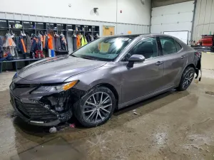Toyota Camry XLE 2.5L 4 2024