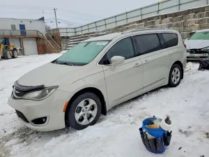 Chrysler Pacifica TOURING L PLUS 3.6L 6 2017