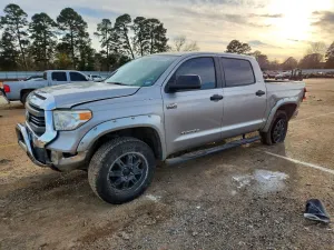Toyota Tundra CREWMAX SR5 5.7L 8 2015