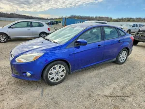 Ford Focus SE 2.0L 4 2012