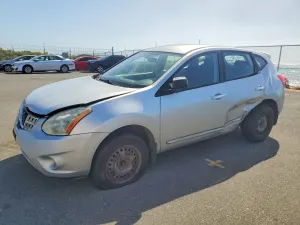 Nissan Rogue S 2.5L 4 2013