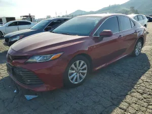 Toyota Camry LE 2.5L 4 2020