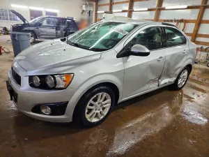 Chevrolet Aveo (Sonic) LT 1.8L 4 2015