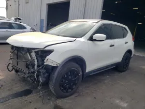 Nissan Rogue SV 2.5L 4 2017