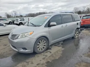 Toyota Sienna LE 3.5L 6 2015