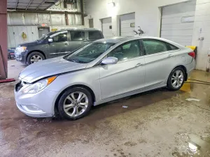 Hyundai Sonata SE 2.4L 4 2013