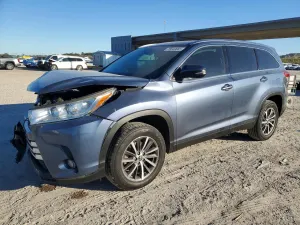 Toyota Highlander SE 3.5L 6 2019