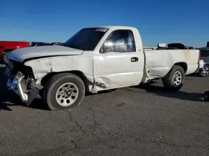 Chevrolet Silverado 1500 C1500 4.8L 8 2001