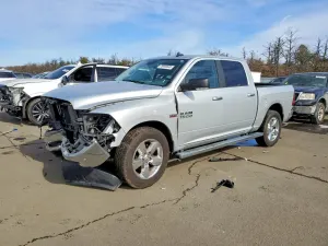RAM 1500 SLT 5.7L 8 2017
