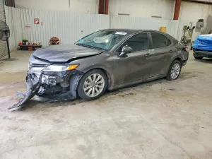 Toyota Camry LE 2.5L 4 2020