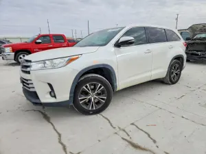 Toyota Highlander LE 3.5L 6 2017