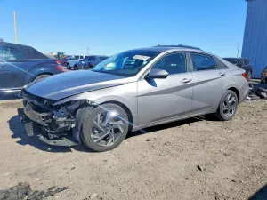 Hyundai Elantra 2.0L 4 2025