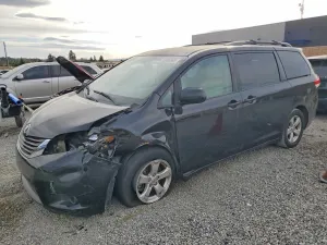 Toyota Sienna LE 3.5L 6 2013