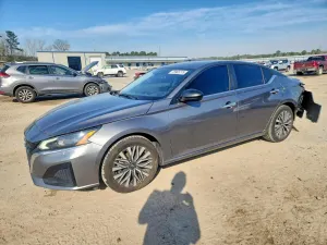 Nissan Altima SV 2.5L 4 2024
