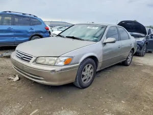 Toyota Camry LE 2.2L 4 2000