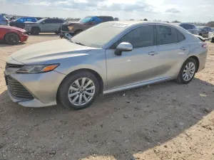 Toyota Camry LE 2.5L 4 2020