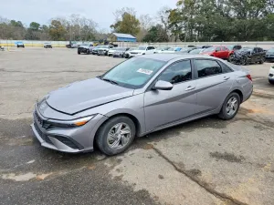 Hyundai Elantra SE 2.0L 4 2024