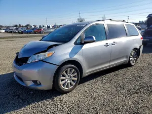 Toyota Sienna 3.5L 6 2013