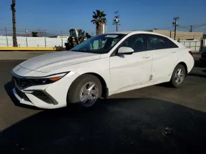 Hyundai Elantra SE 2.0L 4 2024