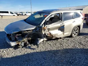 Toyota Highlander LE 3.5L 6 2014
