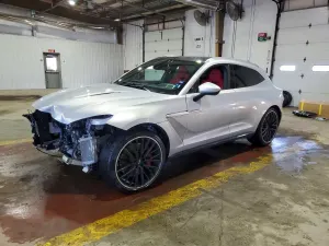 Aston Martin DBX 4.0L 8 2023