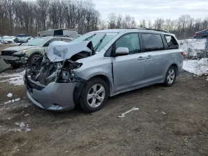 Toyota Sienna LE 3.5L 6 2015
