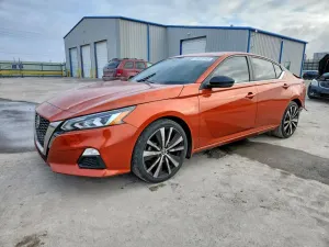Nissan Altima SR 2.5L 4 2020