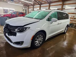 Chrysler Pacifica TOURING L 3.6L 6 2017