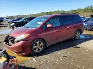 Toyota Sienna LE 3.5L 6 2013