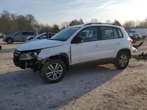 Volkswagen Tiguan S 2.0L 4 2017