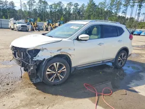 Nissan Rogue SV 2.5L 4 2017