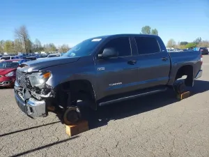 Toyota Tundra CREWMAX SR5 5.7L 8 2020