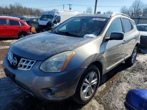 Nissan Rogue S 2.5L 4 2013