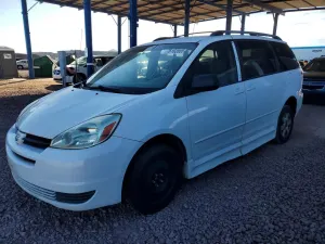 Toyota Sienna CE 3.3L 6 2004