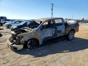 Nissan Titan 5.6L 8 2019