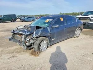 Nissan Altima BASE 2.5L 4 2010