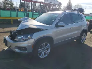 Volkswagen Tiguan S 2.0L 4 2013