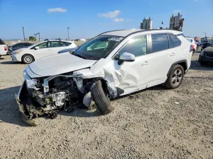 Toyota Rav4 LE 2.5L 4 2025