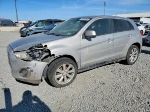 Mitsubishi Outlander ES 2.4L 4 2015
