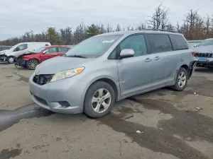 Toyota Sienna LE 3.5L 6 2017