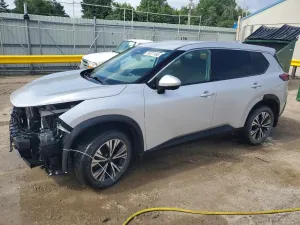 Nissan Rogue SV 2.5L 4 2021