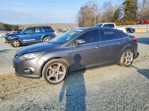 Ford Focus TITANIUM 2.0L 4 2012