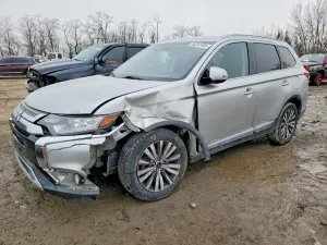 Mitsubishi Outlander SE 2.4L 4 2020