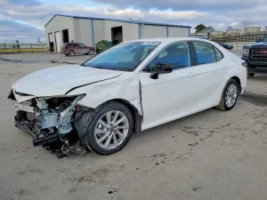 Toyota Camry LE 2.5L 4 2021