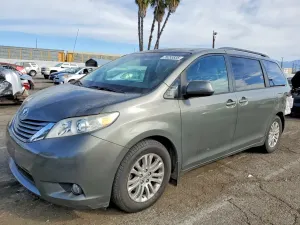 Toyota Sienna XLE 3.5L 6 2011