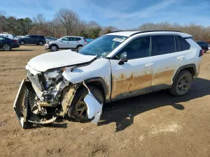 Toyota Rav4 LE 2.5L 4 2021